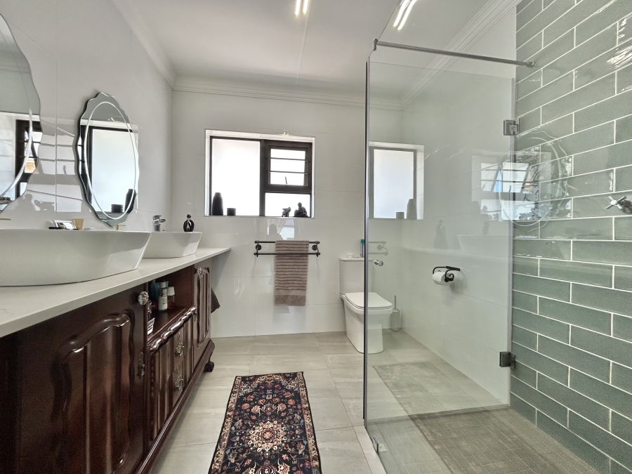 4 Bedroom Property for Sale in Wavecrest Eastern Cape